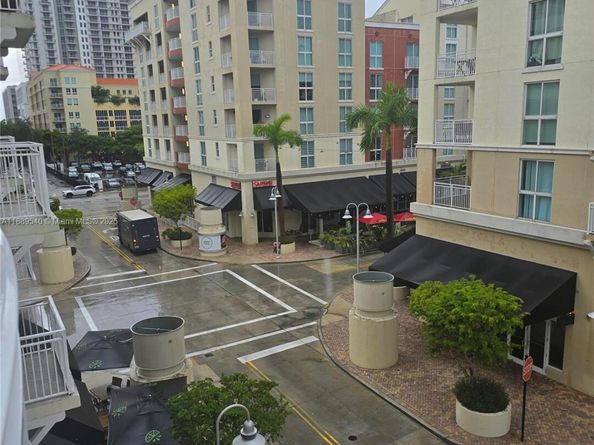 7280 SW 90th St 301, Miami FL 33156