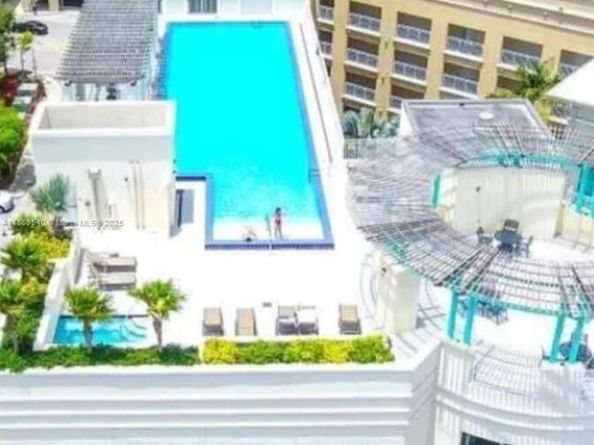 7280 SW 90th St 301, Miami FL 33156