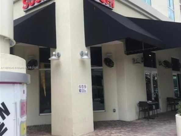 7280 SW 90th St 301, Miami FL 33156