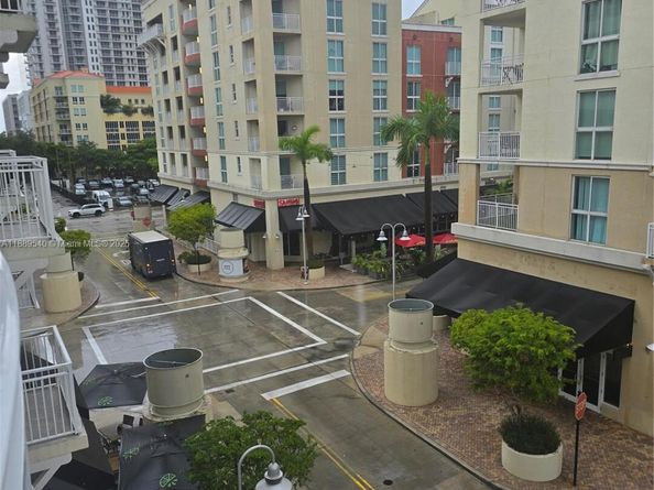 7280 SW 90th St 301, Miami FL 33156