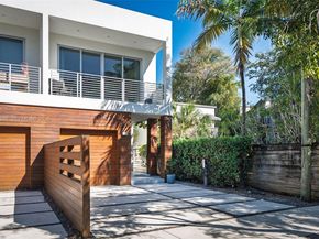 2977 Bridgeport Ave, Miami FL 33133