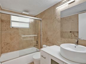 1100 11th St 204, Miami Beach FL 33139