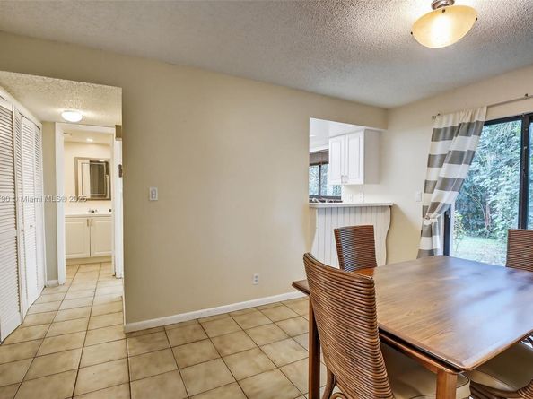 247 Wimbledon Lake Dr, Plantation FL 33324