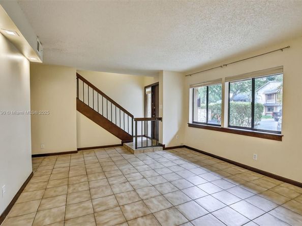 247 Wimbledon Lake Dr, Plantation FL 33324