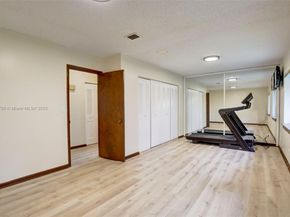 247 Wimbledon Lake Dr, Plantation FL 33324