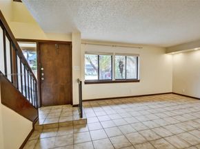 247 Wimbledon Lake Dr, Plantation FL 33324