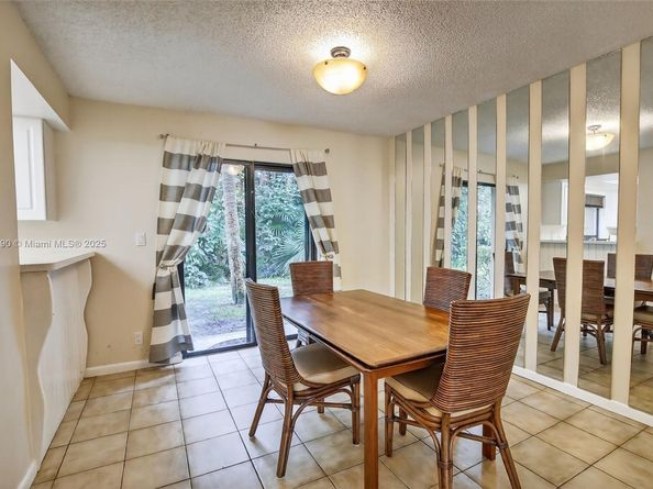 247 Wimbledon Lake Dr, Plantation FL 33324