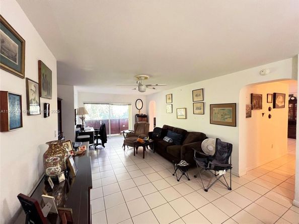 1205 Mariposa Ave 402, Coral Gables FL 33146
