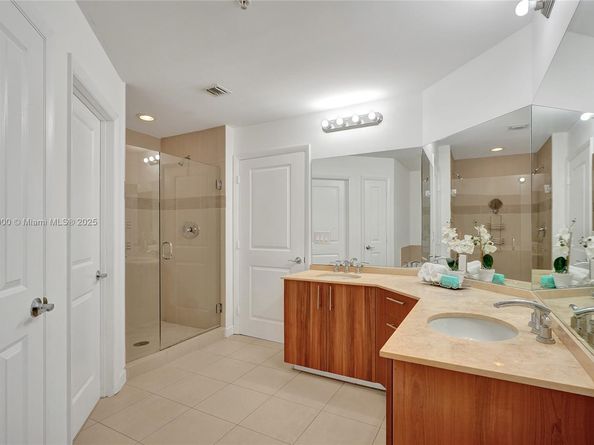 1945 S Ocean Dr 1114, Hallandale Beach FL 33009