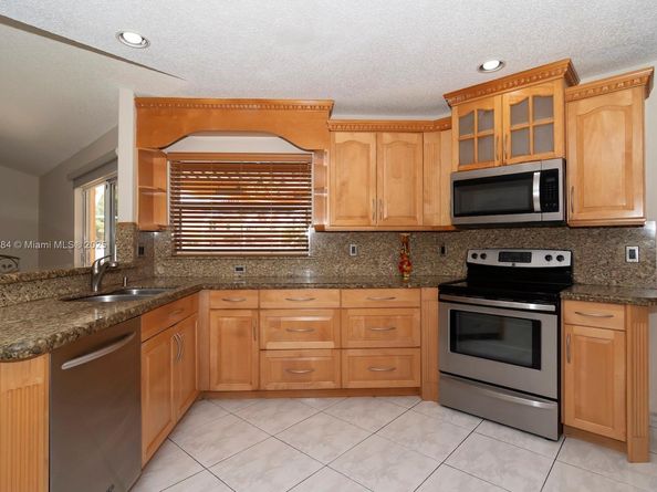 2293 SW 182nd Way, Miramar FL 33029