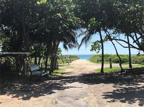 8320 Crespi Blvd 11, Miami Beach FL 33141