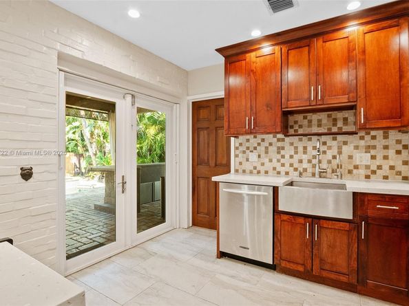2725 NE 21st Ave, Fort Lauderdale FL 33306