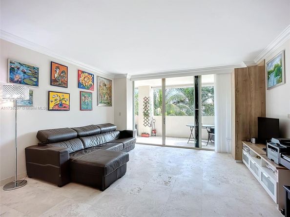 3400 SW 27th Avenue 302, Miami FL 33133