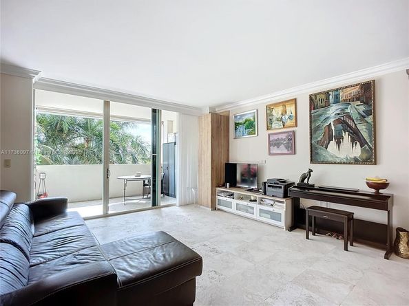 3400 SW 27th Avenue 302, Miami FL 33133