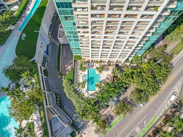 3400 SW 27th Avenue 302, Miami FL 33133