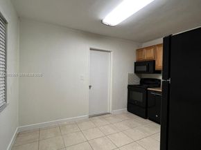 2471 Dewey St, Hollywood FL 33020