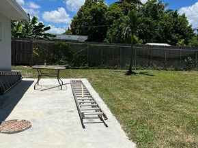 2471 Dewey St, Hollywood FL 33020
