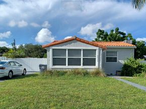 2471 Dewey St, Hollywood FL 33020