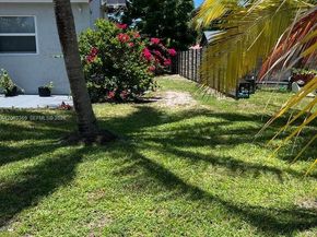 2471 Dewey St, Hollywood FL 33020