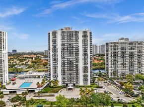 3675 N Country Club Dr 609, Aventura FL 33180