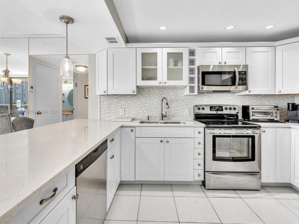 3675 N Country Club Dr 609, Aventura FL 33180