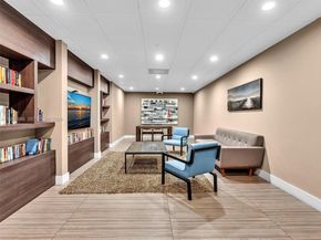 3675 N Country Club Dr 609, Aventura FL 33180