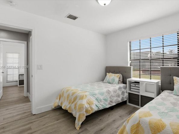 9111 S Lake Miramar Cir, Miramar FL 33025