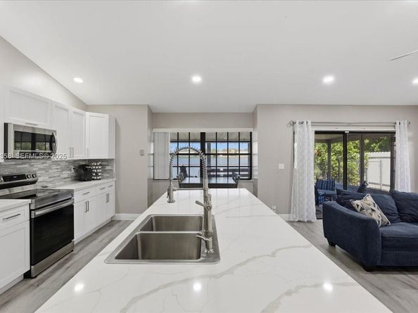 9111 S Lake Miramar Cir, Miramar FL 33025