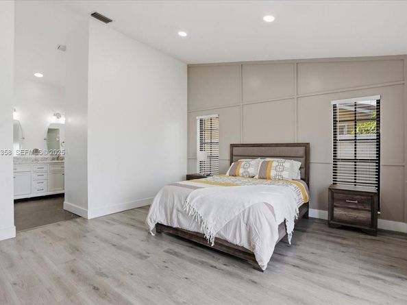 9111 S Lake Miramar Cir, Miramar FL 33025