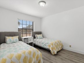 9111 S Lake Miramar Cir, Miramar FL 33025