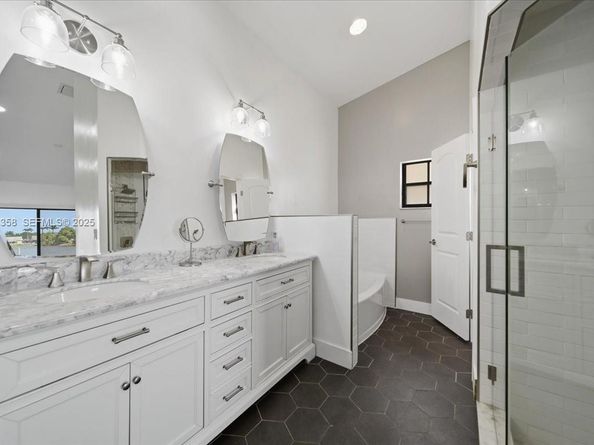 9111 S Lake Miramar Cir, Miramar FL 33025