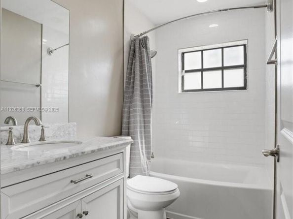 9111 S Lake Miramar Cir, Miramar FL 33025