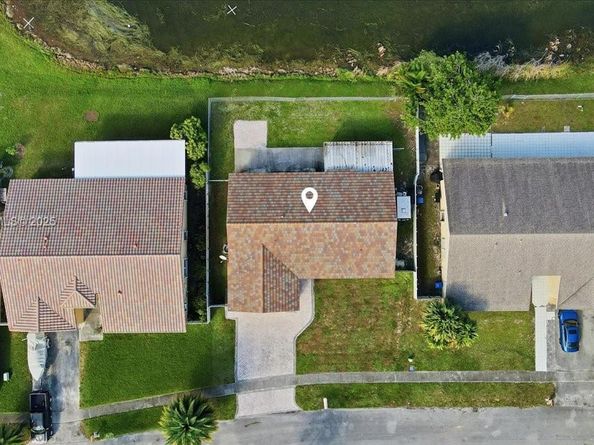 9111 S Lake Miramar Cir, Miramar FL 33025