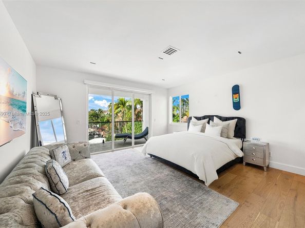 3251 NE 164th St, North Miami Beach FL 33160