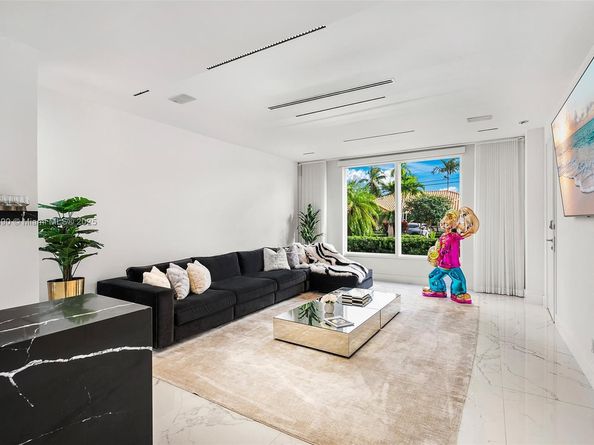 3251 NE 164th St, North Miami Beach FL 33160
