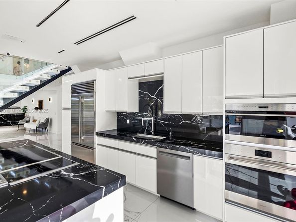 3251 NE 164th St, North Miami Beach FL 33160