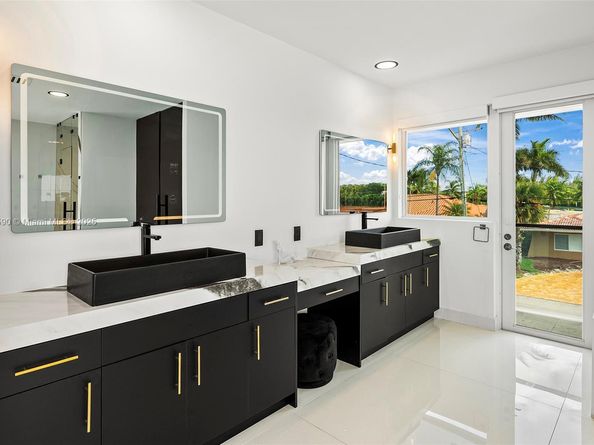 3251 NE 164th St, North Miami Beach FL 33160