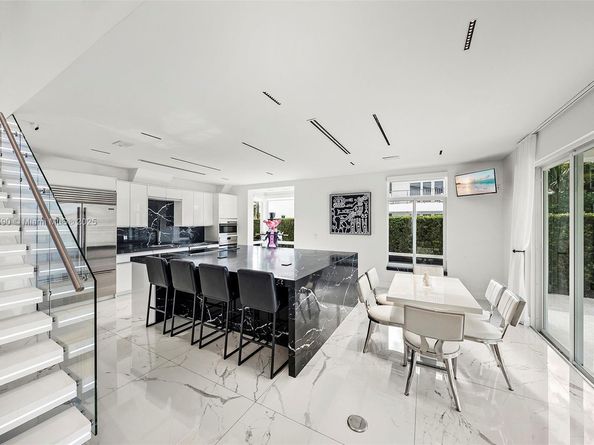 3251 NE 164th St, North Miami Beach FL 33160