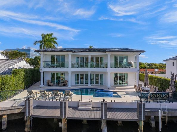 3251 NE 164th St, North Miami Beach FL 33160