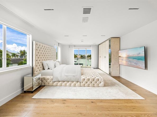 3251 NE 164th St, North Miami Beach FL 33160