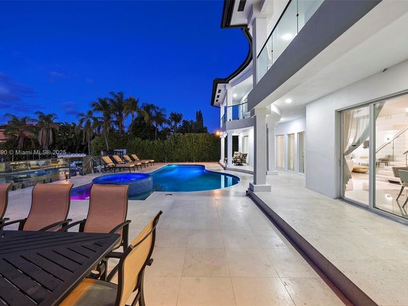 3251 NE 164th St, North Miami Beach FL 33160