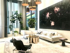 45 SW 9th St 3707, Miami FL 33130