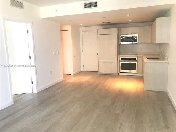 45 SW 9th St 3707, Miami FL 33130