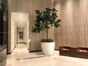 45 SW 9th St 3707, Miami FL 33130