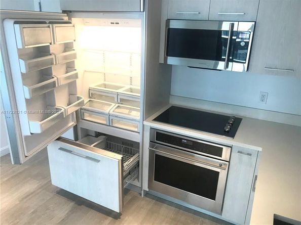 45 SW 9th St 3707, Miami FL 33130