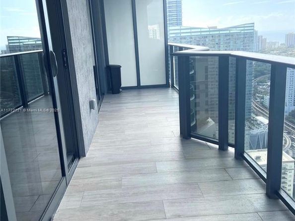 45 SW 9th St 3707, Miami FL 33130