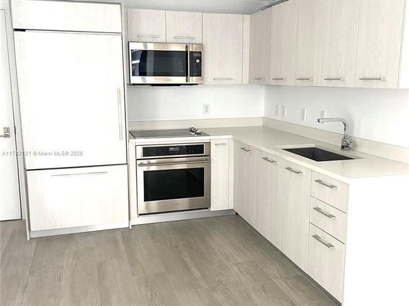 45 SW 9th St 3707, Miami FL 33130