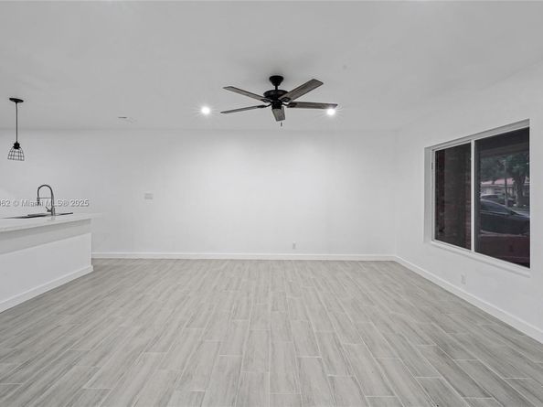 7516 NW 44th Ct, Coral Springs FL 33065