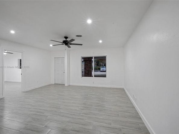 7516 NW 44th Ct, Coral Springs FL 33065