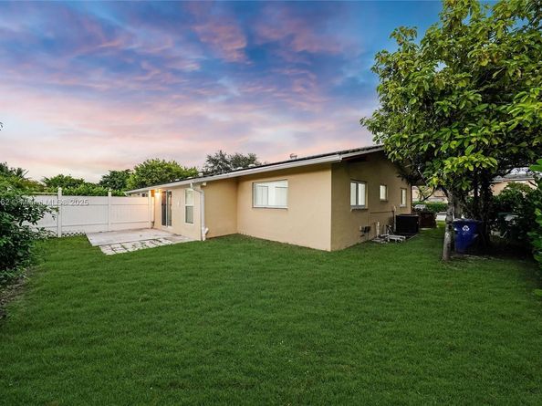 7516 NW 44th Ct, Coral Springs FL 33065